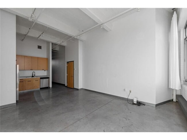 Building Photo - 700 N Washington Ave