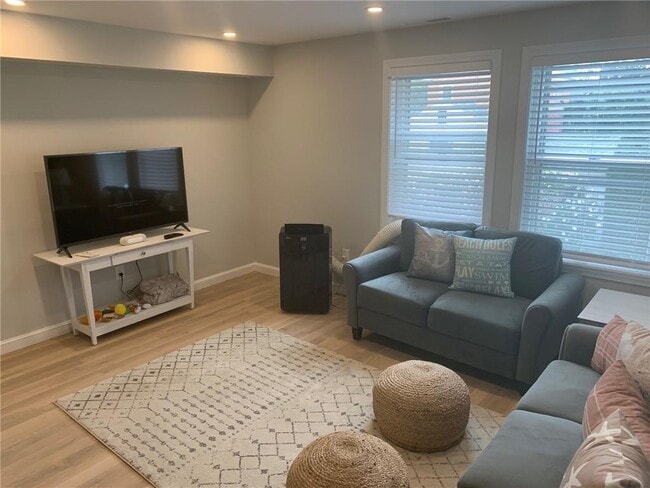 Building Photo - 33 Van Zandt Ave