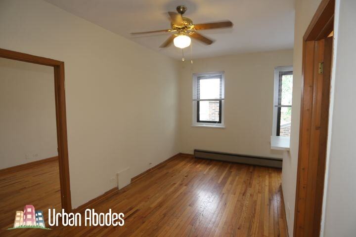 Building Photo - 633 W Barry Ave