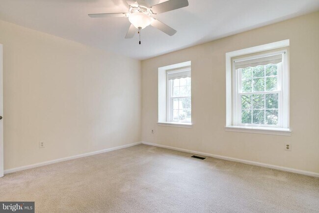 Building Photo - 1646 Montmorency Dr