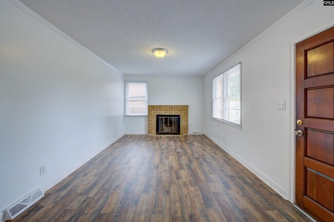 Building Photo - 5612 Kirkland St