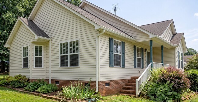 Building Photo - 4641 Hickory Grove Rd
