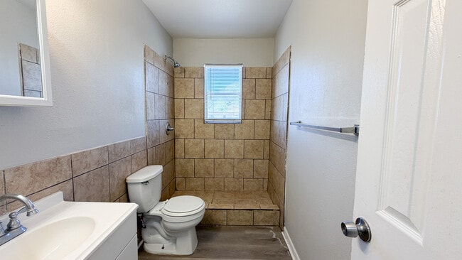 Building Photo - Kentwood Apartments