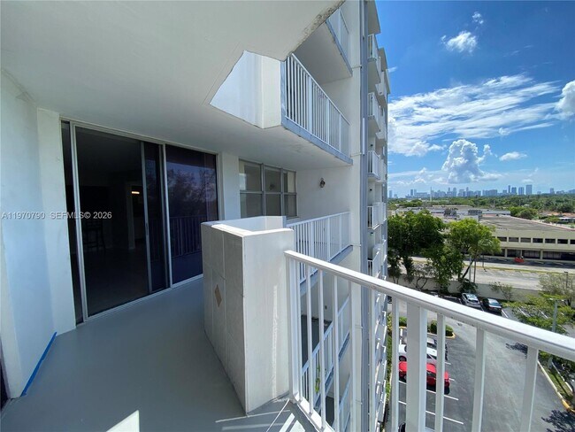 Building Photo - 1300 NE Miami Gardens Dr