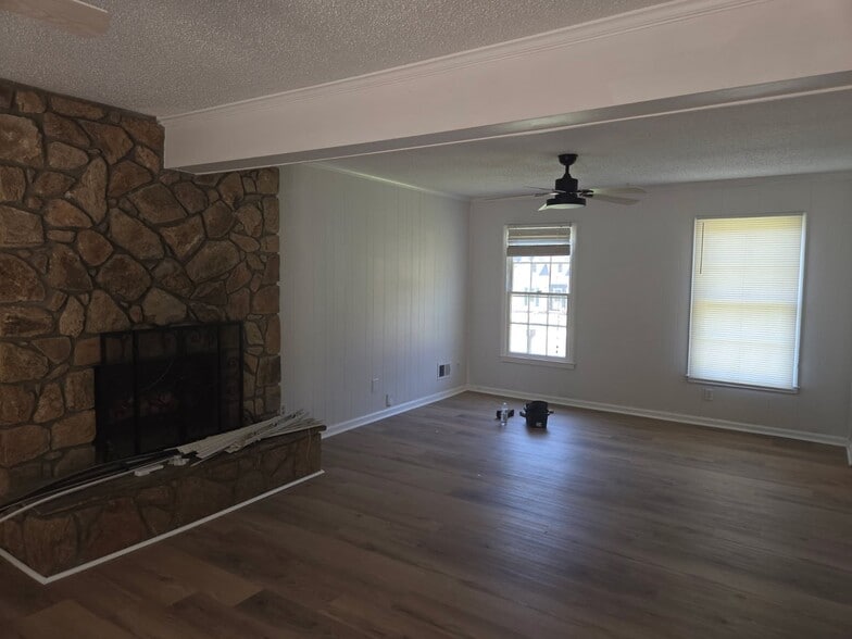 Building Photo - 436 N Royal Tower Dr