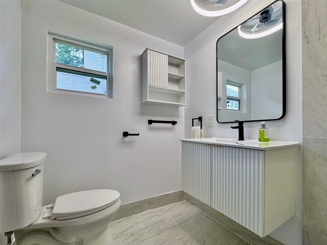 Building Photo - 2413 Woodhead St