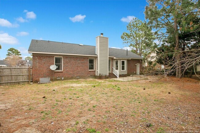Building Photo - 5319 Thackeray Dr