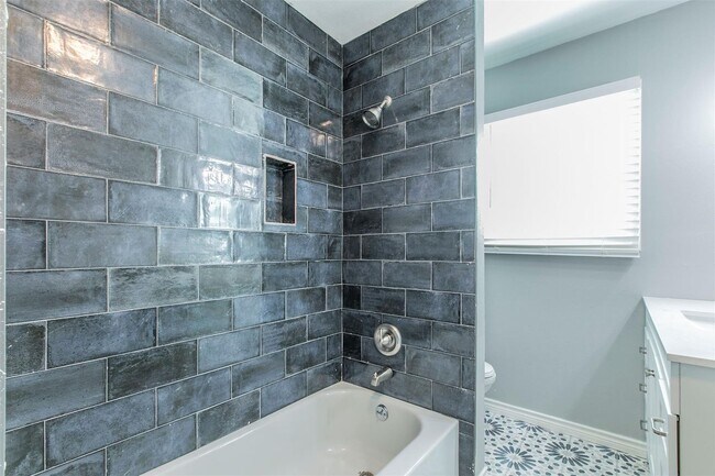 Building Photo - Updated home in Ridglea Hills reduced!