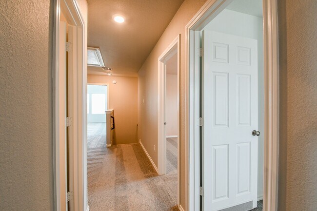 Building Photo - 11072 N Lake Mist Ln