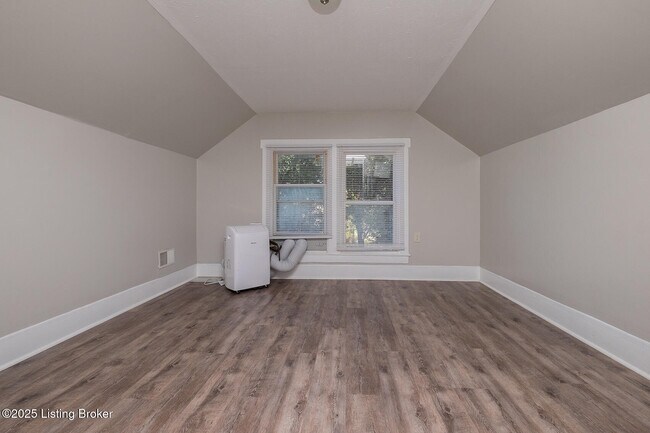 Building Photo - 925 W Evelyn Ave