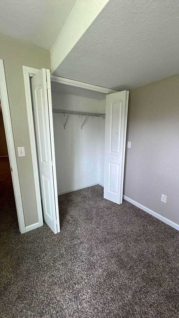 Building Photo - 4 bedrooms 2 bathrooms Duplex in Washington