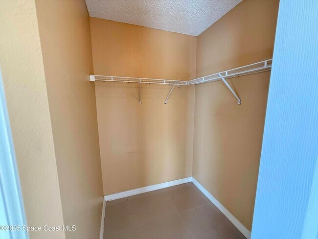 Building Photo - 2075 4th Ave SW