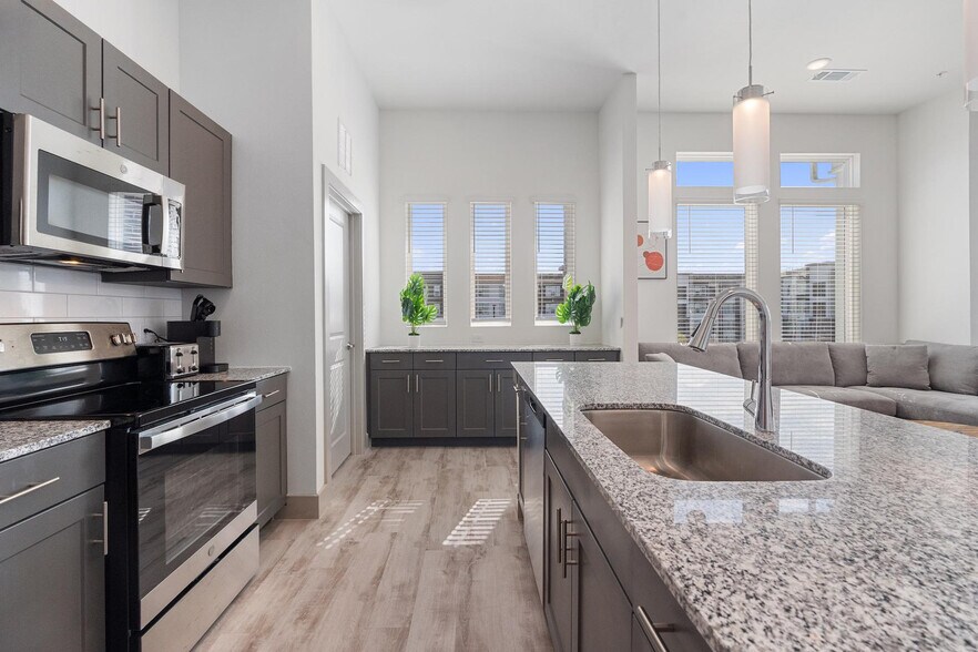 Building Photo - 12100 1/2 Ferrystone Glen Dr