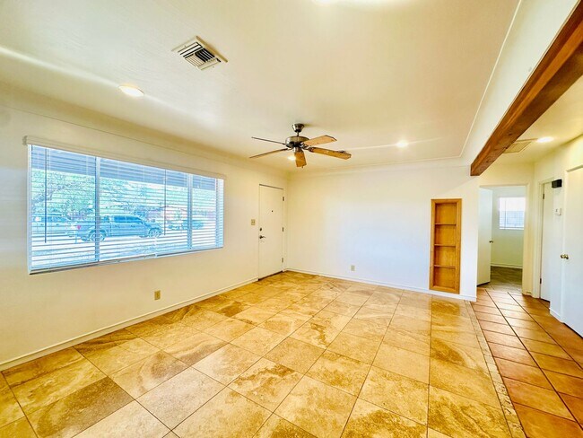 Building Photo - 2 Bedroom House with All Appliances and La...
