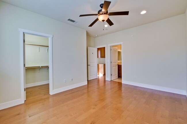 Building Photo - 3-Bed, 3-Bath Home in Sunnyvale near Seven...