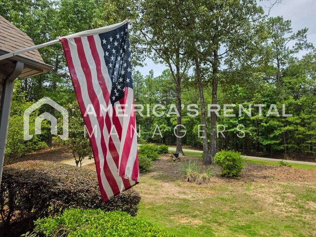 Building Photo - Private Estate Living on Over 3 Acres! Available to view NOW!