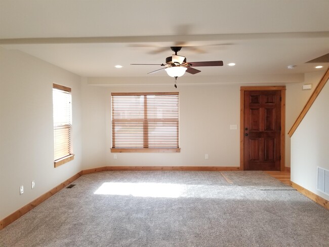 Building Photo - 4443 Glenwood Dr