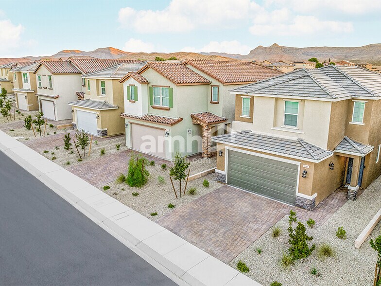Building Photo - 11141 Magallanes St