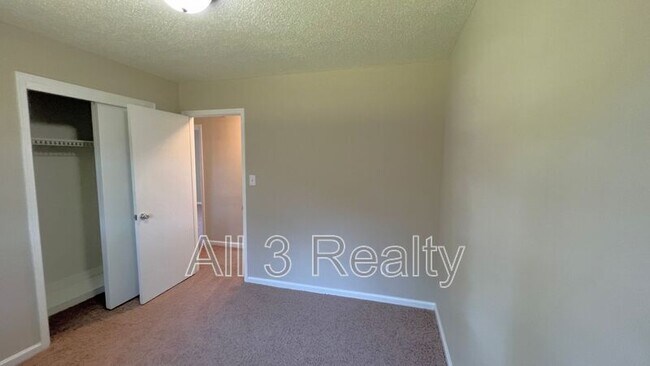 Building Photo - 418 Stroll Dr