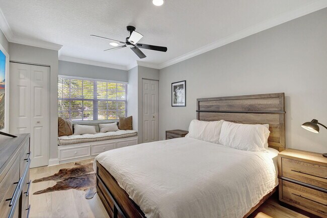 Building Photo - 11839 Pebblewood Dr