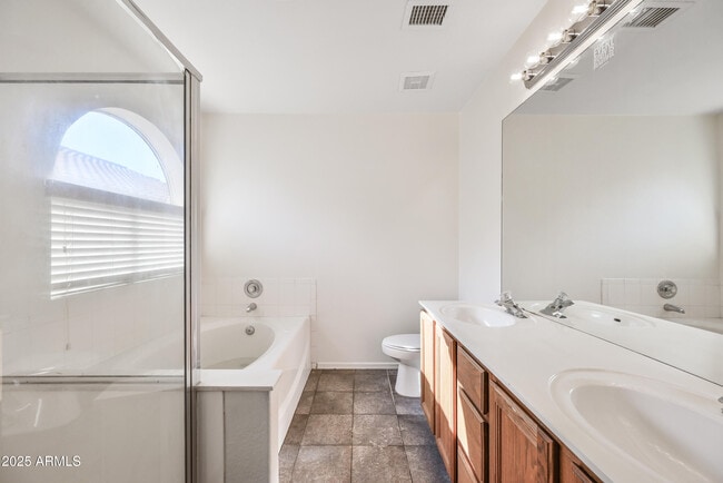 Building Photo - 641 E Gail Dr