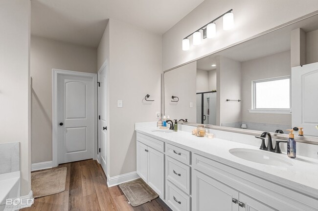 Building Photo - 315 Hummingbird Ln