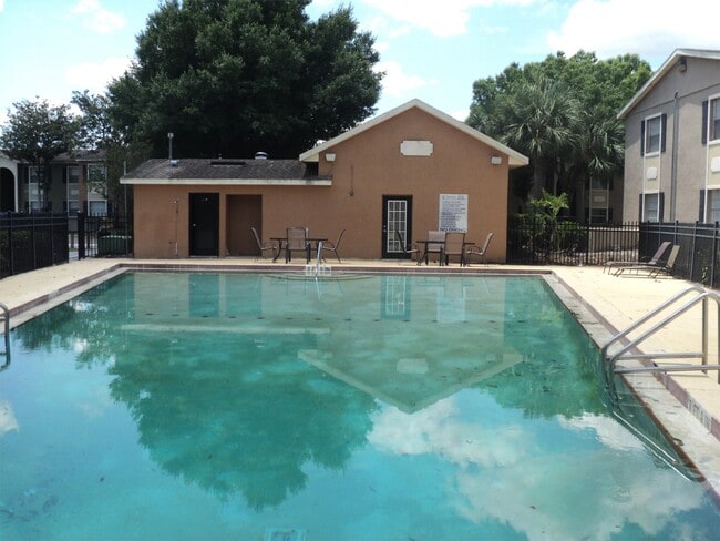 Building Photo - 2539 N Alafaya Trail