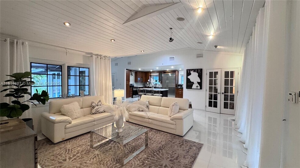 Building Photo - 1332 Van Buren St