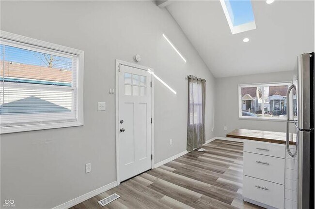 Building Photo - 1518 N Chester Ave