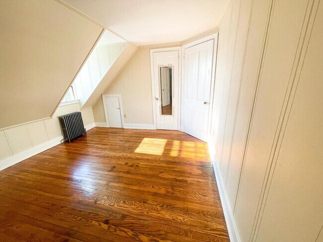 Building Photo - 705 E Seneca St