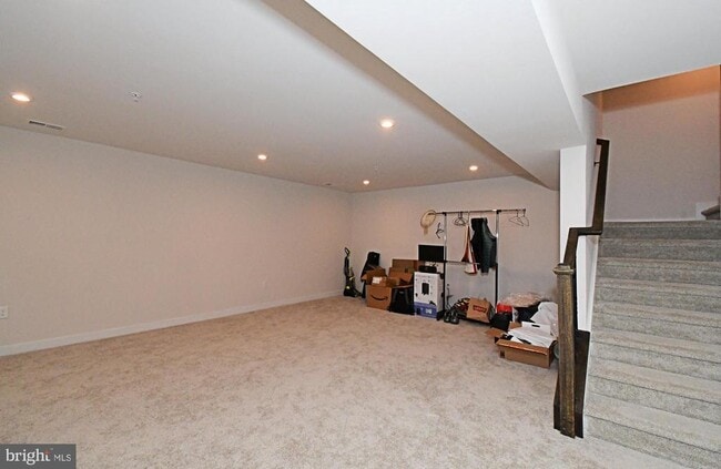 Building Photo - 500 Sterling Dr