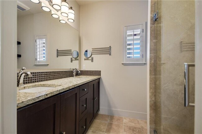 Building Photo - 2207 Pasadena Dr