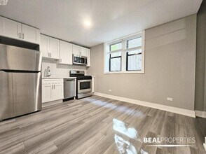 Building Photo - 1 bedroom in CHICAGO IL 60613