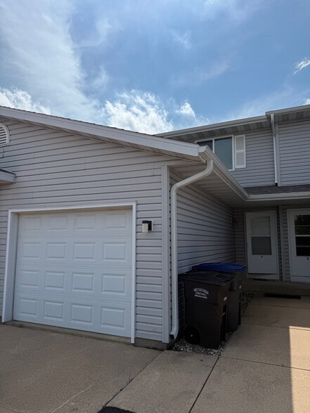 Building Photo - N1531 Fawn Ridge Dr