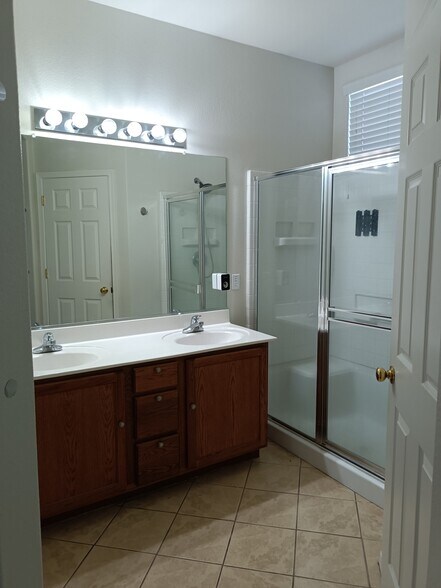 Primary Bath - 14634 W Ventura St