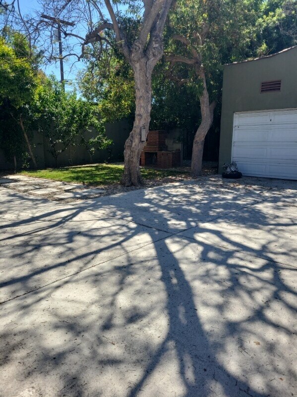 Backyard/Garage - 1533 Hauser Blvd