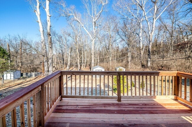 Building Photo - 3633 Shores Dr