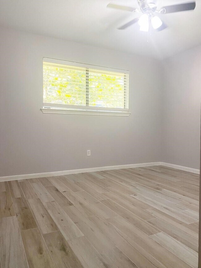 Building Photo - 2338 Brookdale Dr