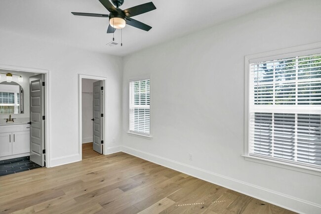 Building Photo - Pre-Leasing for the 26-27 School Year! - N...