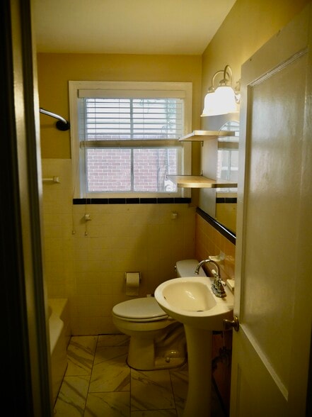 Vintage Full Bath 50's Pink Tile Accent wall - 2270 Larchmont Rd