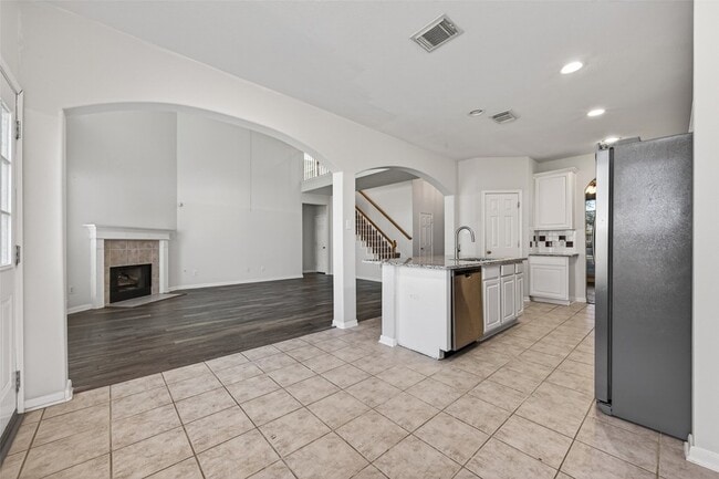 Building Photo - 23730 River Pl Dr