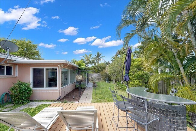 Building Photo - 2725 SE 5th Ct