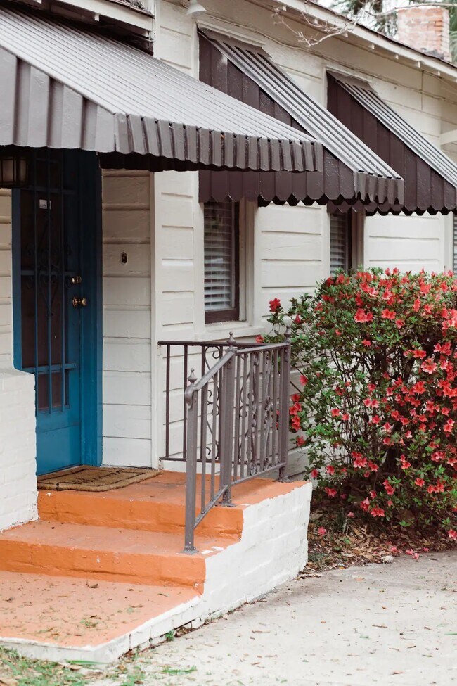 Building Photo - Lawrence House