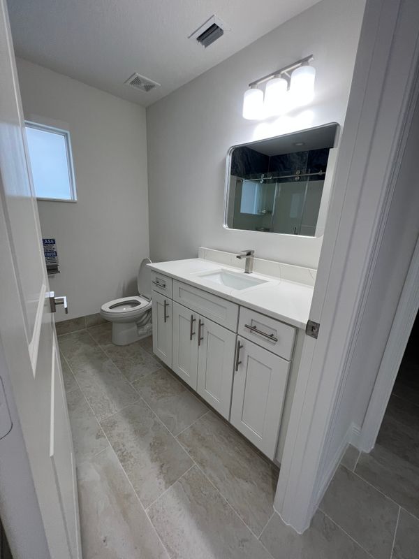 Building Photo - 5915 Seagrape Dr