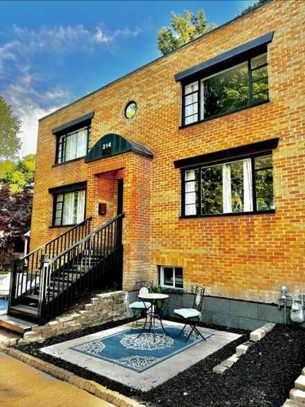 Primary Photo - 214 Clinton Ave
