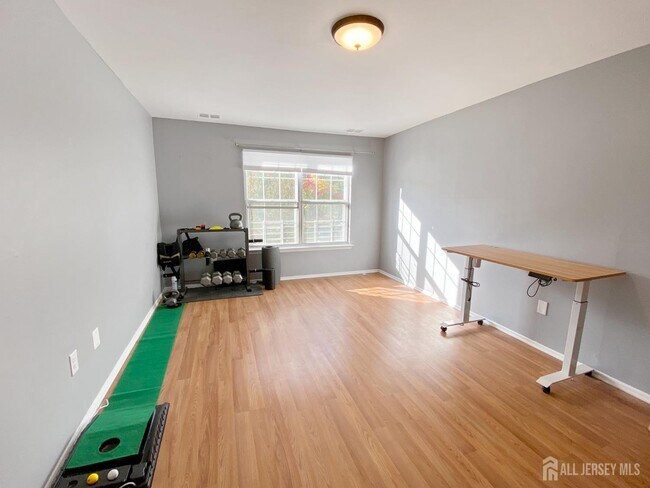 Building Photo - 5062 Beech Ct