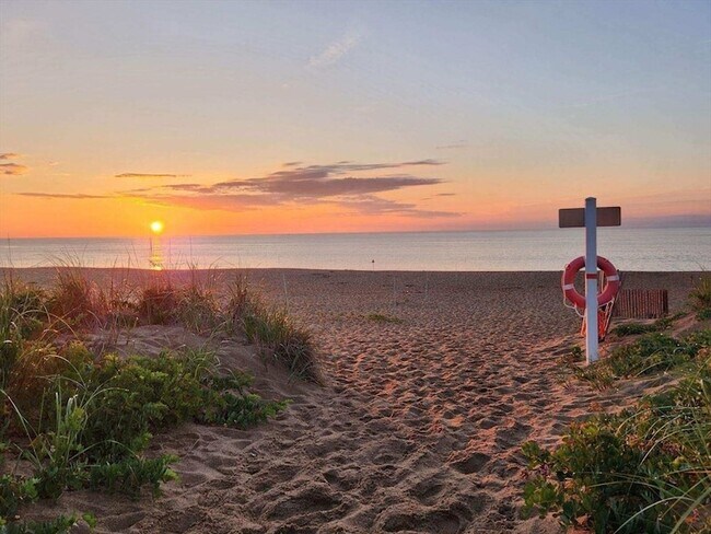 Building Photo - 11 Sunset Dr