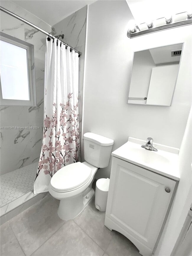 Building Photo - 3360 SW 6th St