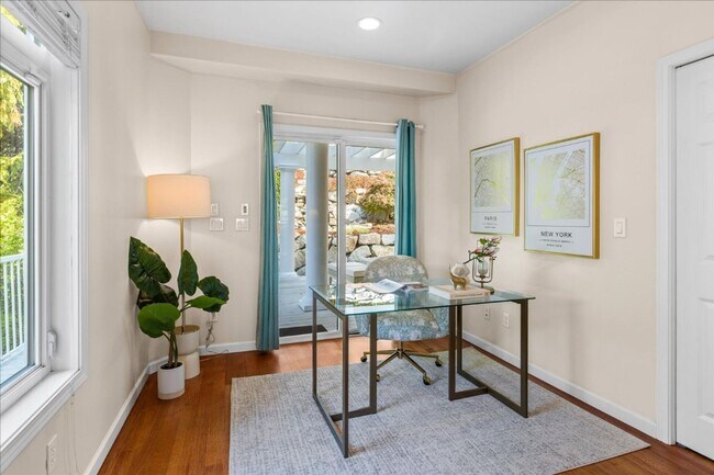 Building Photo - 5Bd/3.5Ba Shoreline House