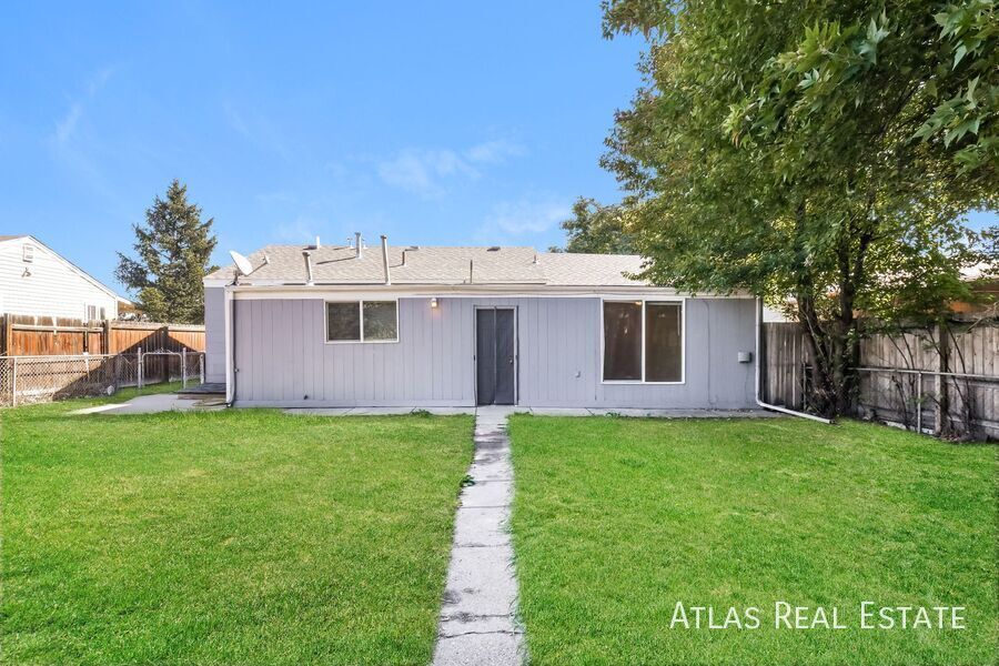 Building Photo - 217 S Xavier St